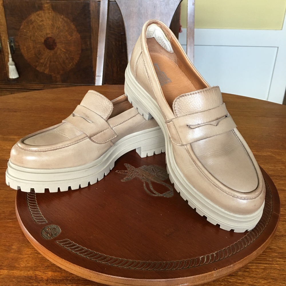 Miz Mooz Legend Women's Leather Chunky Loafer Size 39/size 8 to 8.5 US